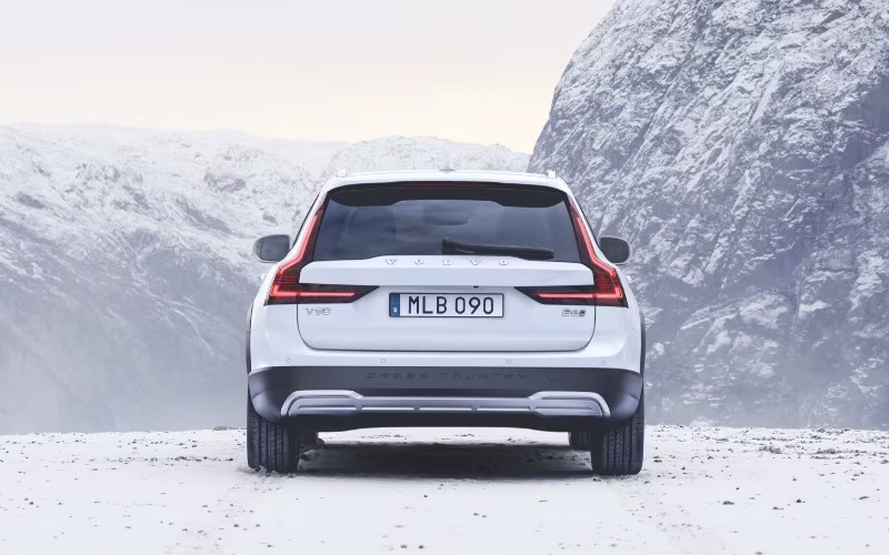 Colorado Springs, CO - 2026 Volvo V90 Cross Country's Exterior