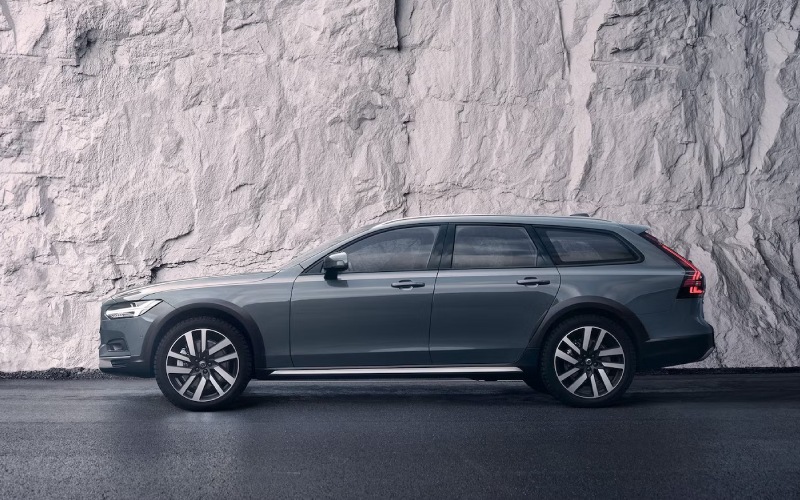 Colorado Springs, CO - 2026 Volvo V90 Cross Country's Mechanical